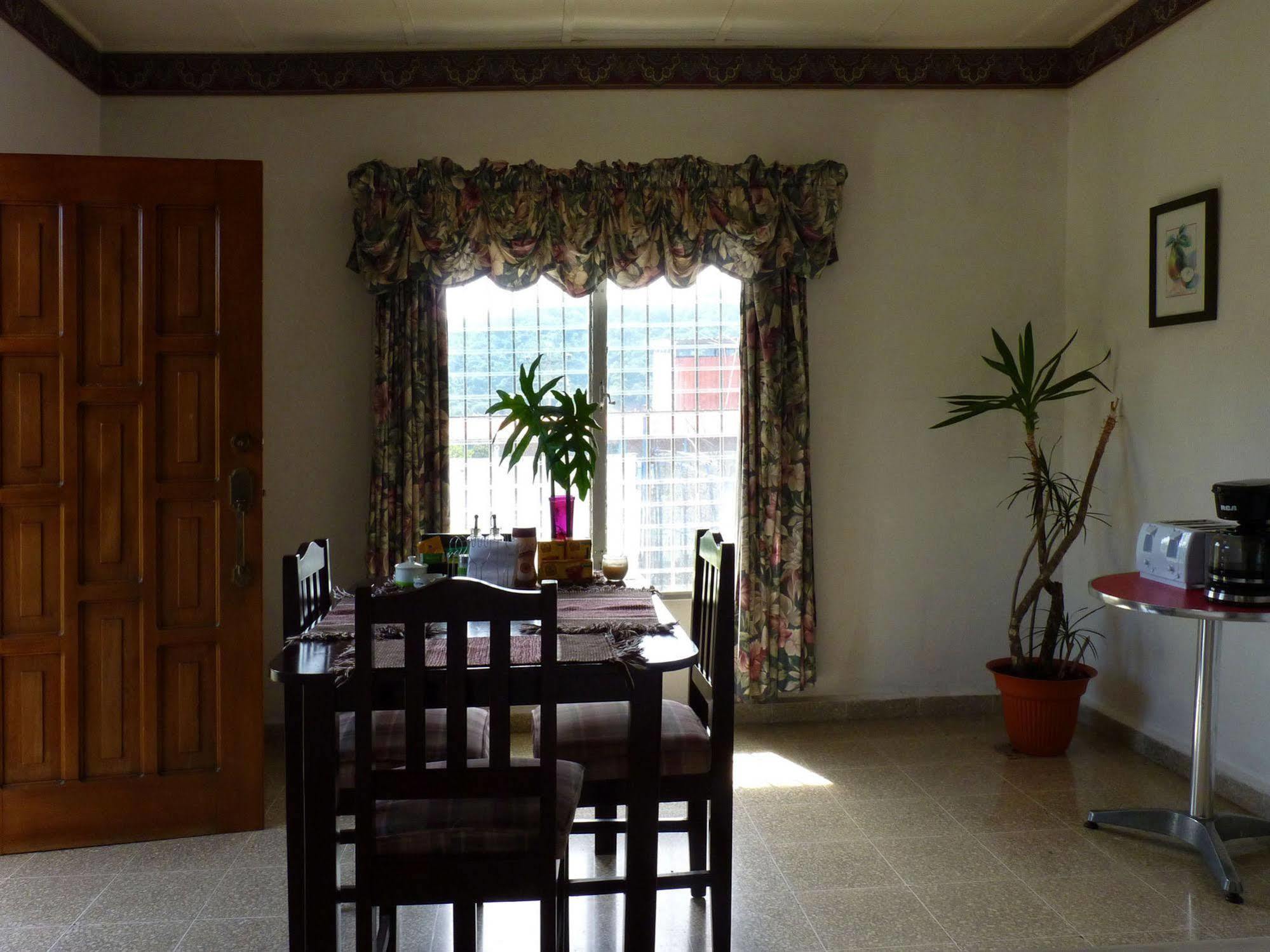 بوكيتي Autana Bed & Breakfast المظهر الخارجي الصورة