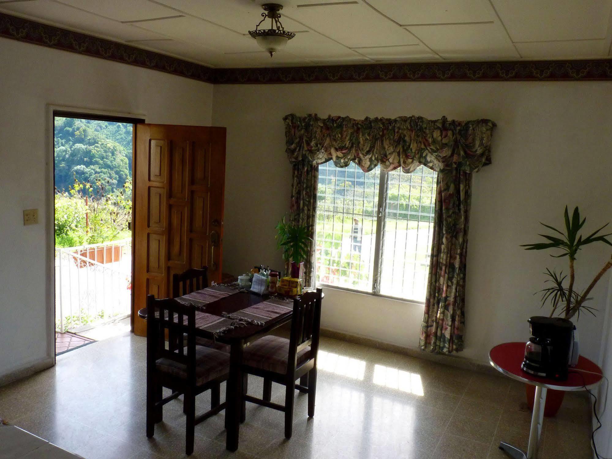 بوكيتي Autana Bed & Breakfast المظهر الخارجي الصورة
