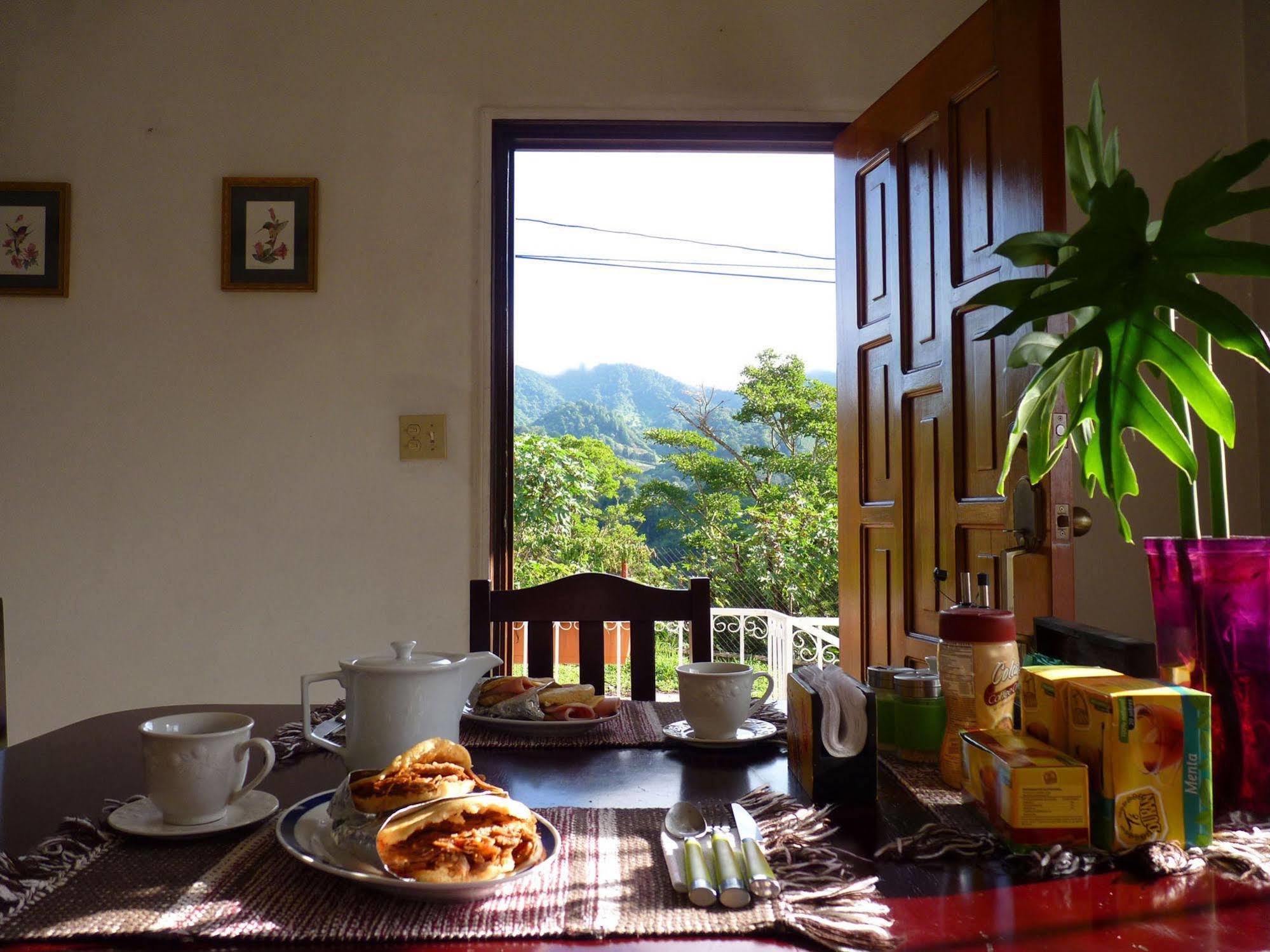 بوكيتي Autana Bed & Breakfast المظهر الخارجي الصورة