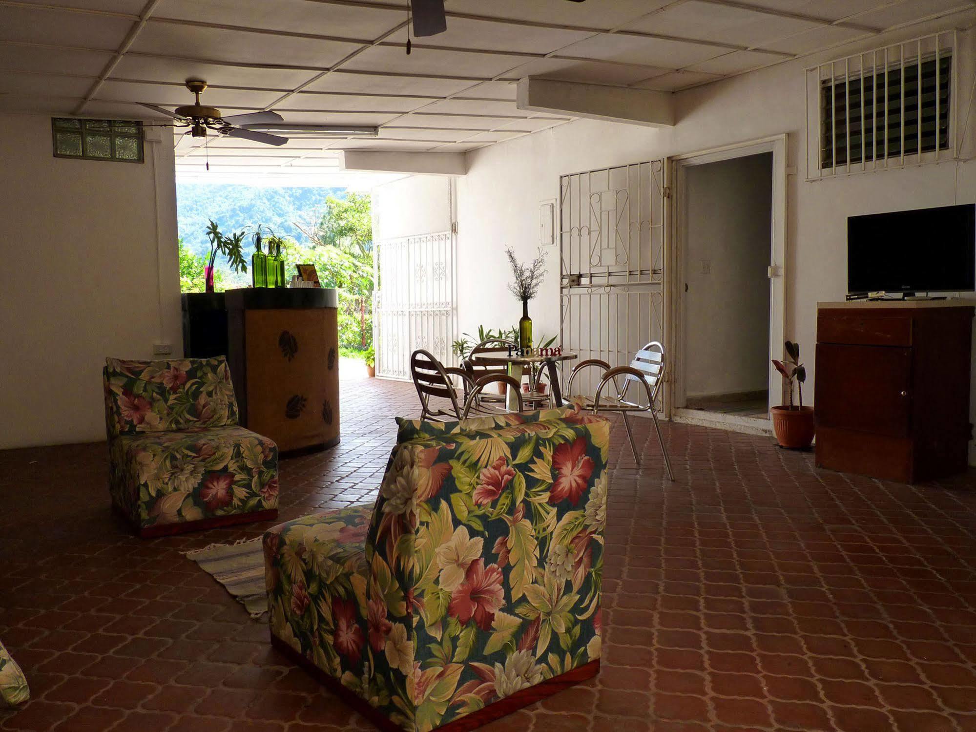 بوكيتي Autana Bed & Breakfast المظهر الخارجي الصورة